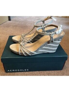 New In Box Aerosoles Port Chester Green Tan 4”Wedge Heels Woman’s Size 11
